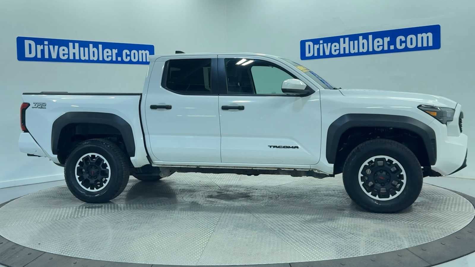 Used 2024 Toyota Tacoma TRD Off-Road image 9