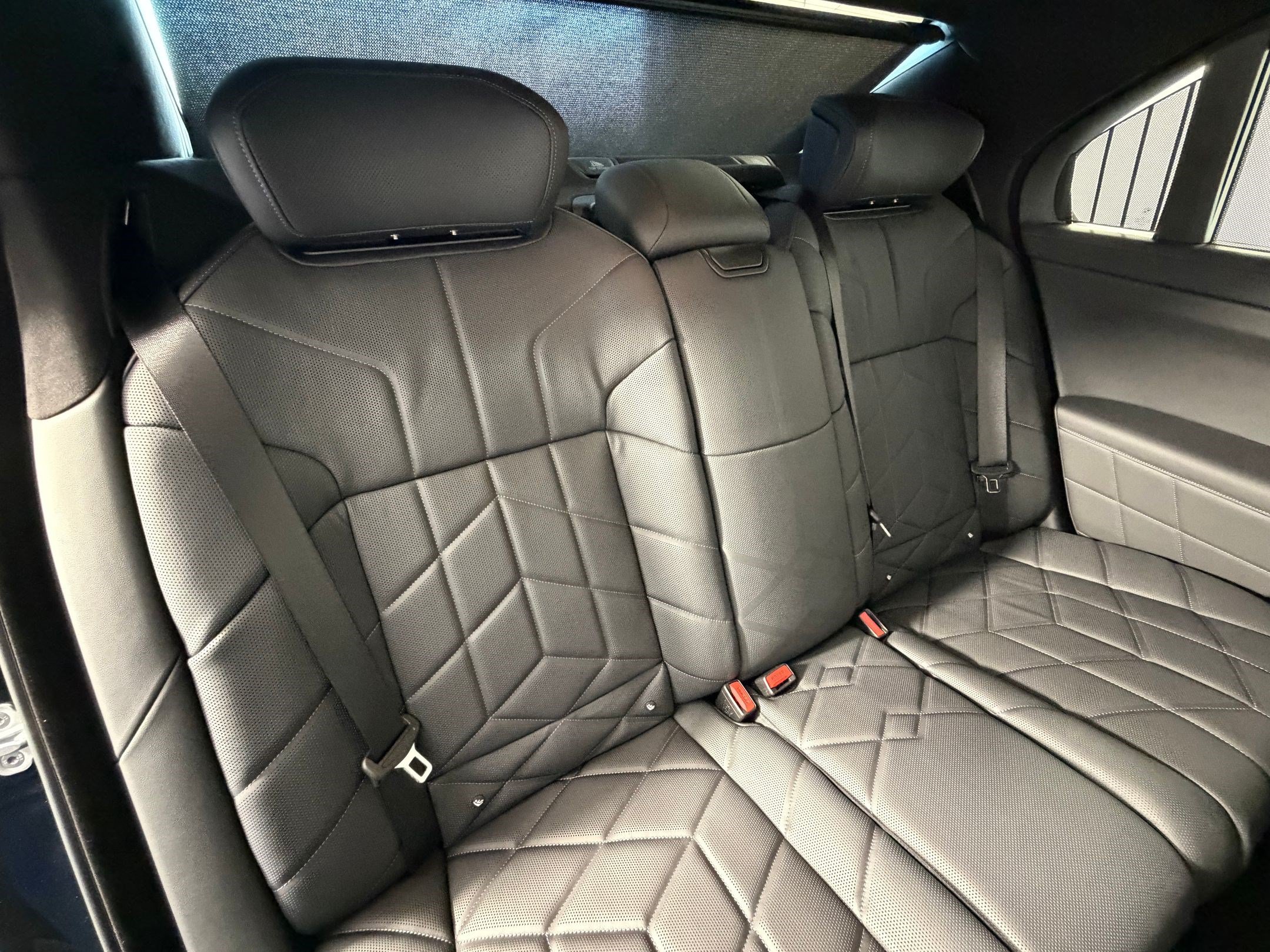 New 2026 BMW 750e xDrive w/ Executive Package AWD/4WD image 33