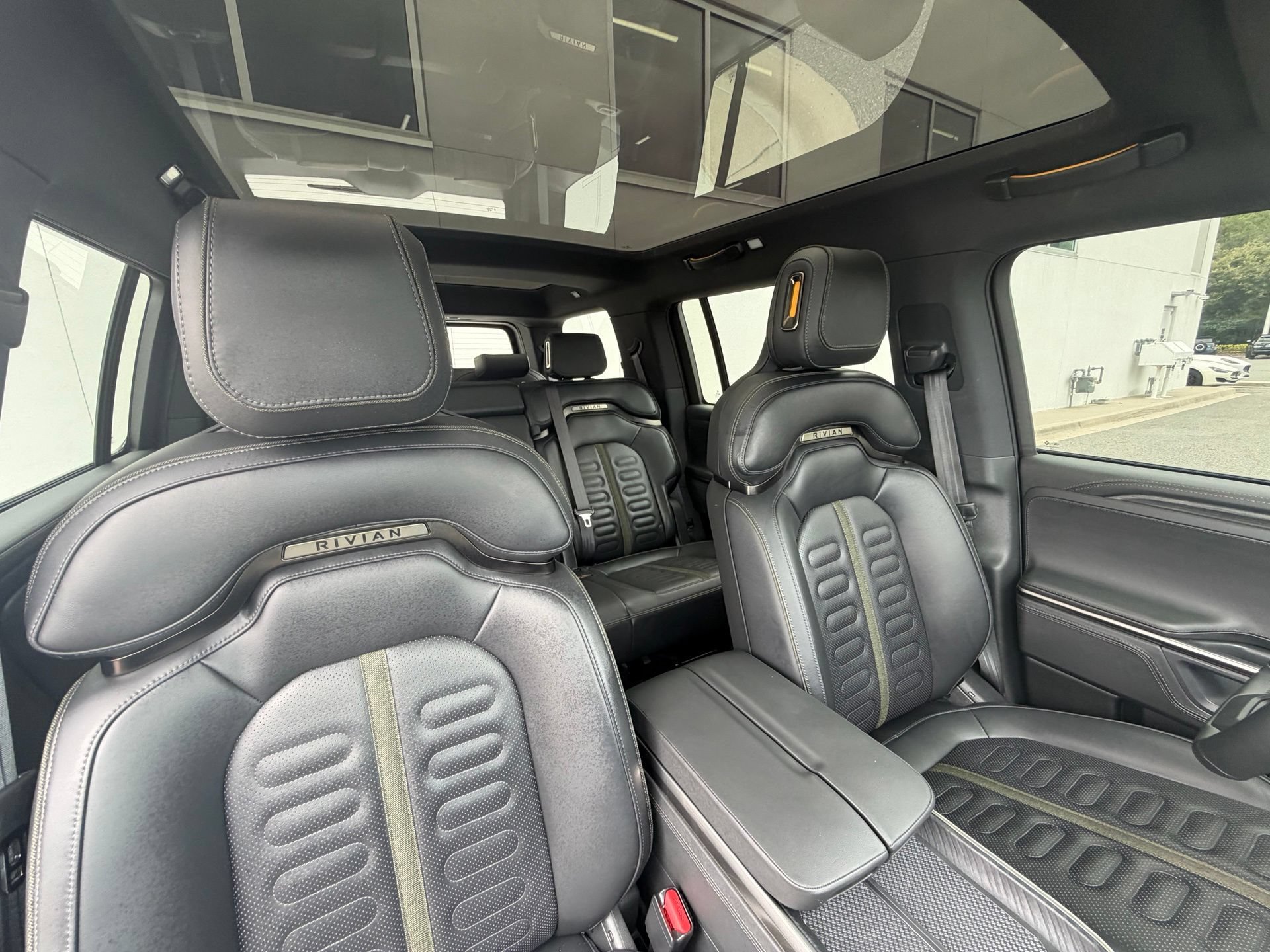 Used 2025 Rivian R1S Adventure AWD/4WD image 17