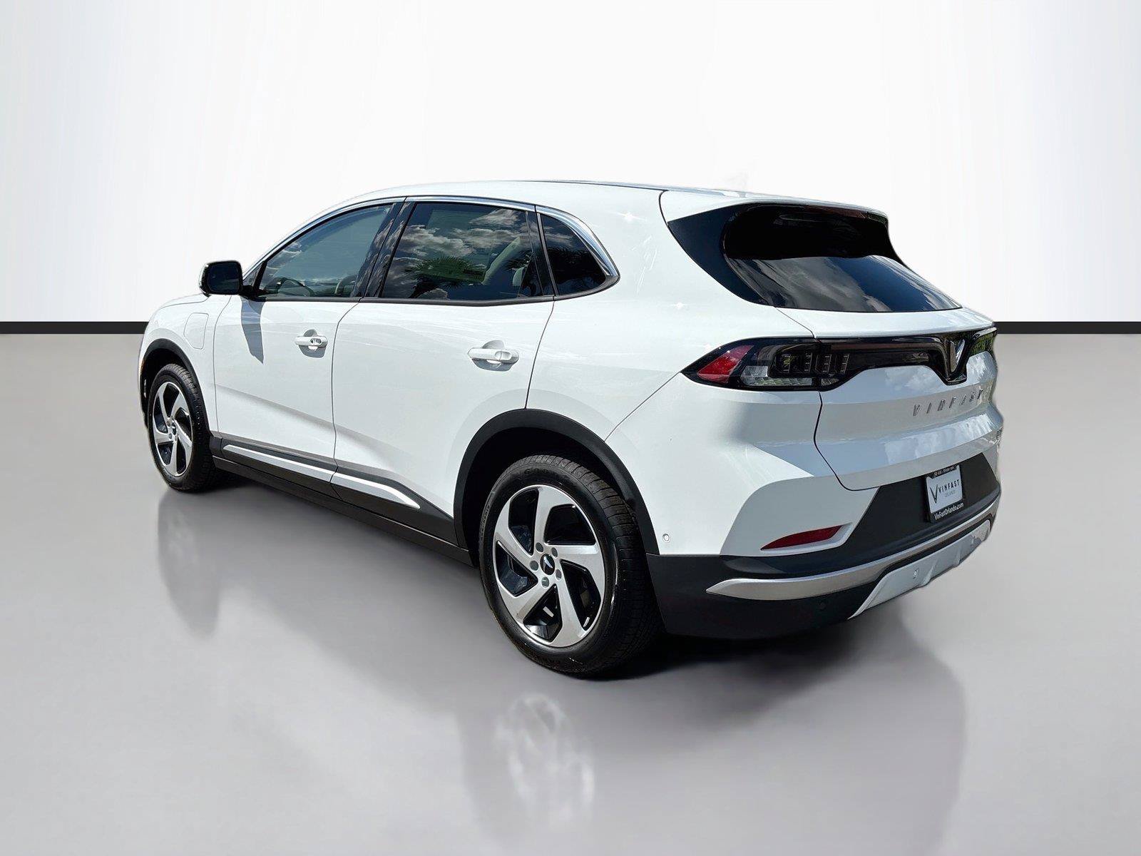 New 2027 VinFast VF 8 Eco AWD/4WD image 5