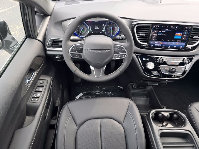 New 2027 Chrysler Pacifica LX FWD image 4