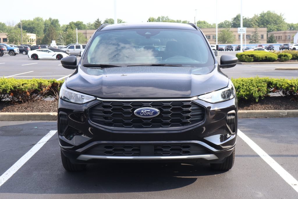 Used 2024 Ford Escape ST-Line w/ Tech Pack #1 AWD/4WD image 2