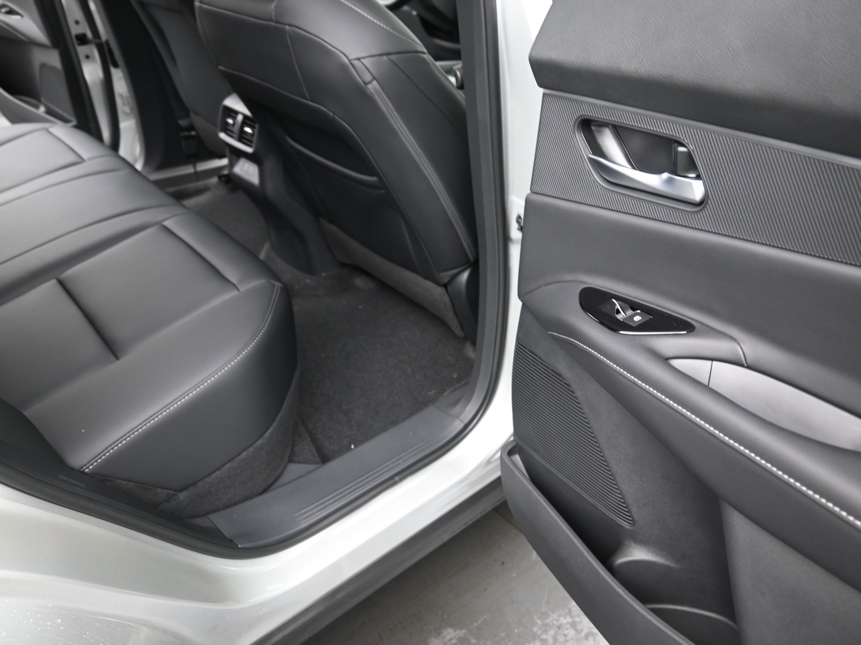 New 2025 Nissan Murano SV image 19