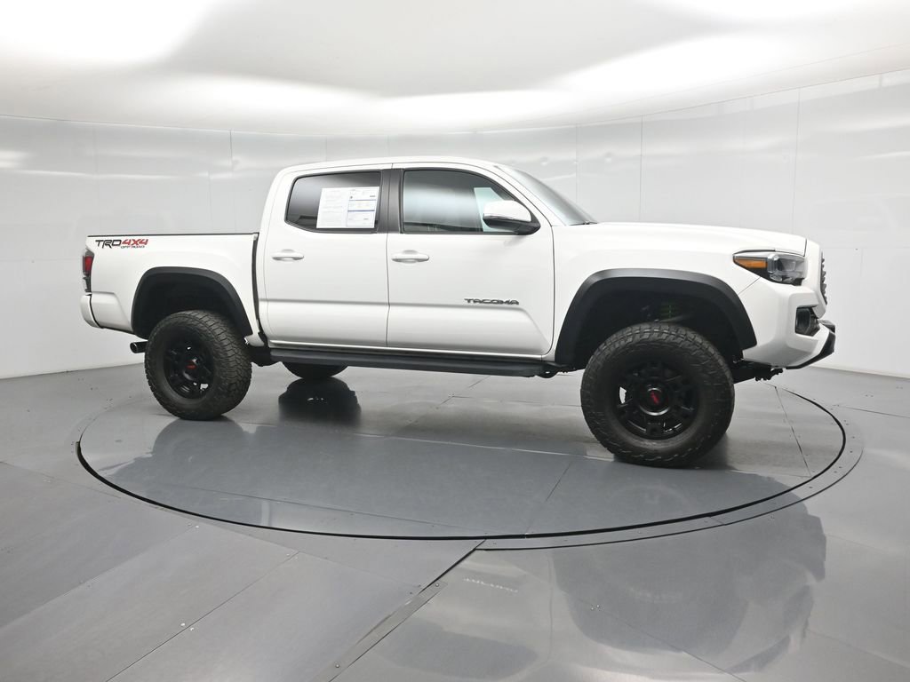 Used 2022 Toyota Tacoma TRD Off-Road w/ Technology Package AWD/4WD image 23
