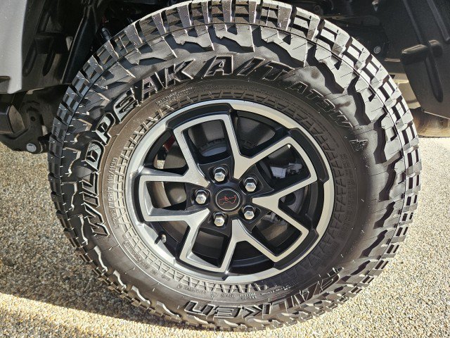 Used 2025 Jeep Gladiator Rubicon w/ Convenience Group AWD/4WD image 33