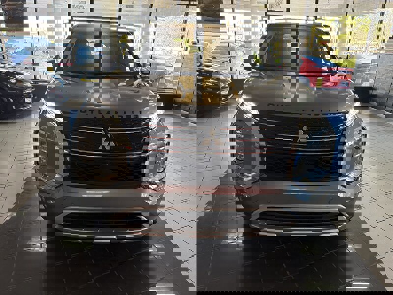 Used 2024 Mitsubishi Outlander SE Black Edition image 3