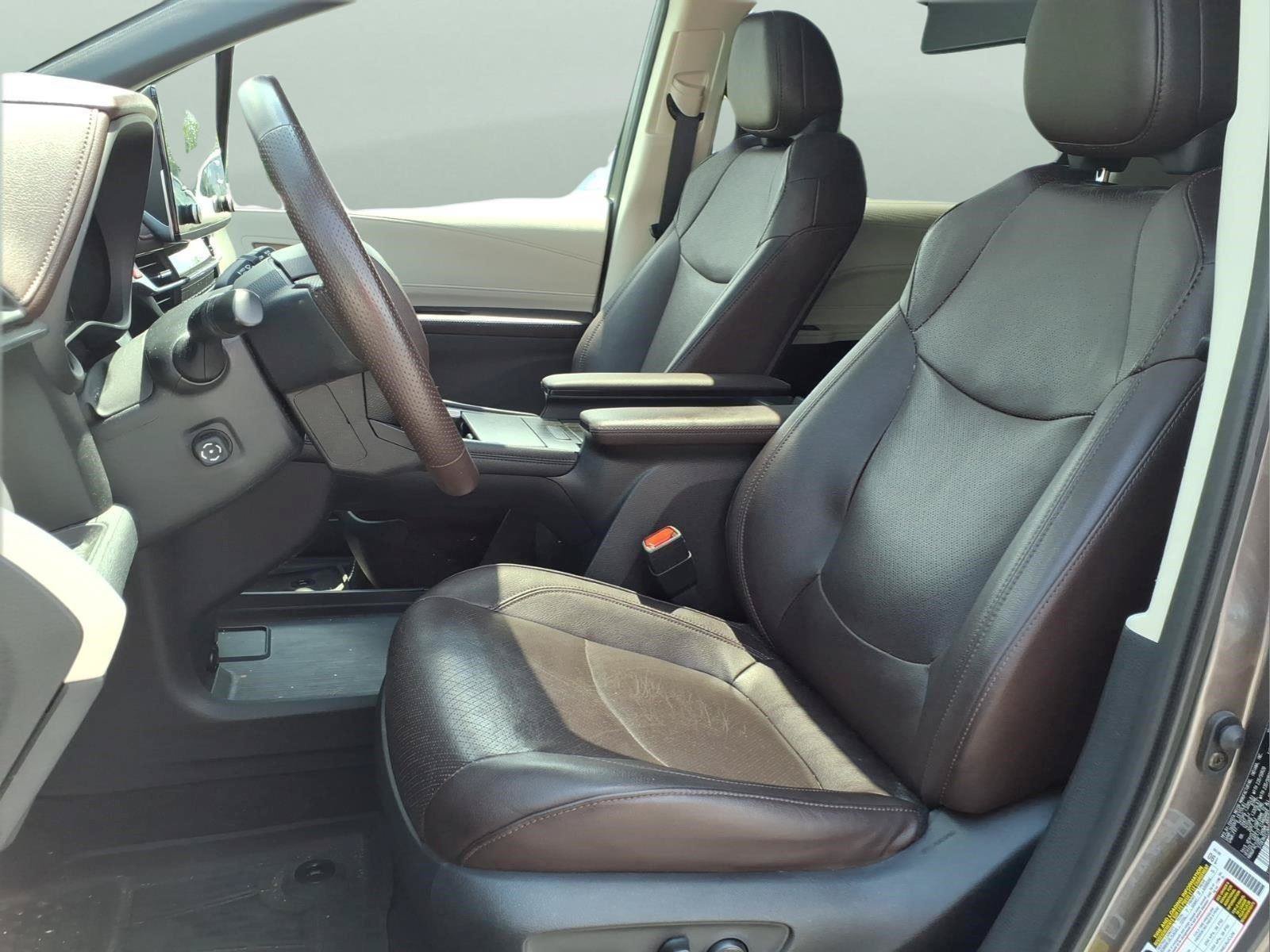 Used 2022 Toyota Sienna Platinum FWD image 19