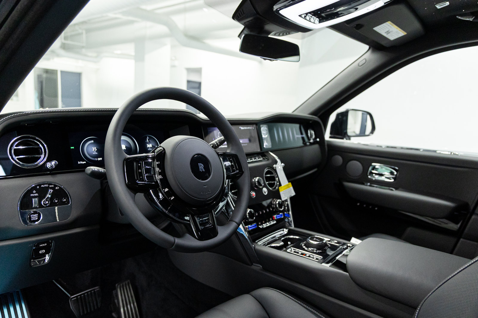 New 2027 Rolls-Royce Cullinan AWD/4WD image 34