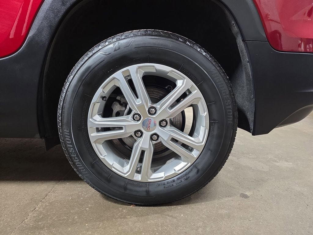 Used 2024 GMC Terrain SLE w/ Driver Convenience Package image 32