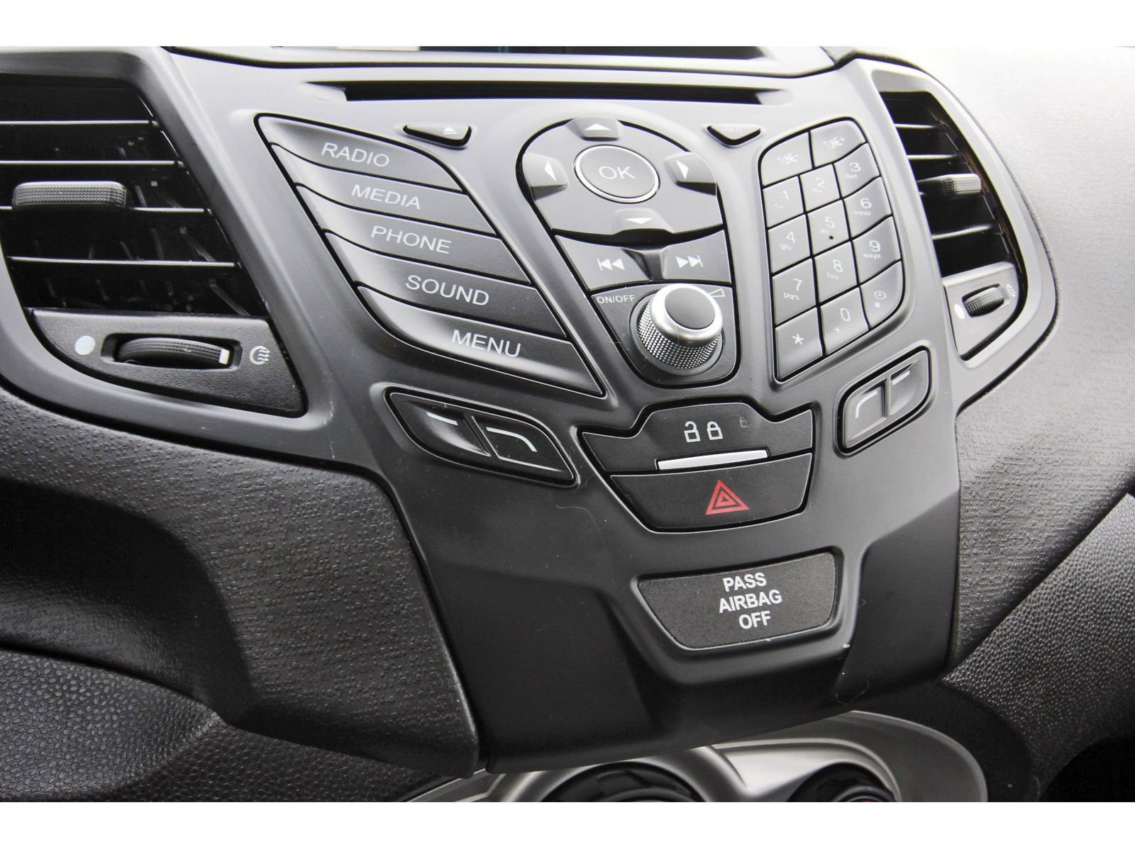 Used 2016 Ford Fiesta SE image 27