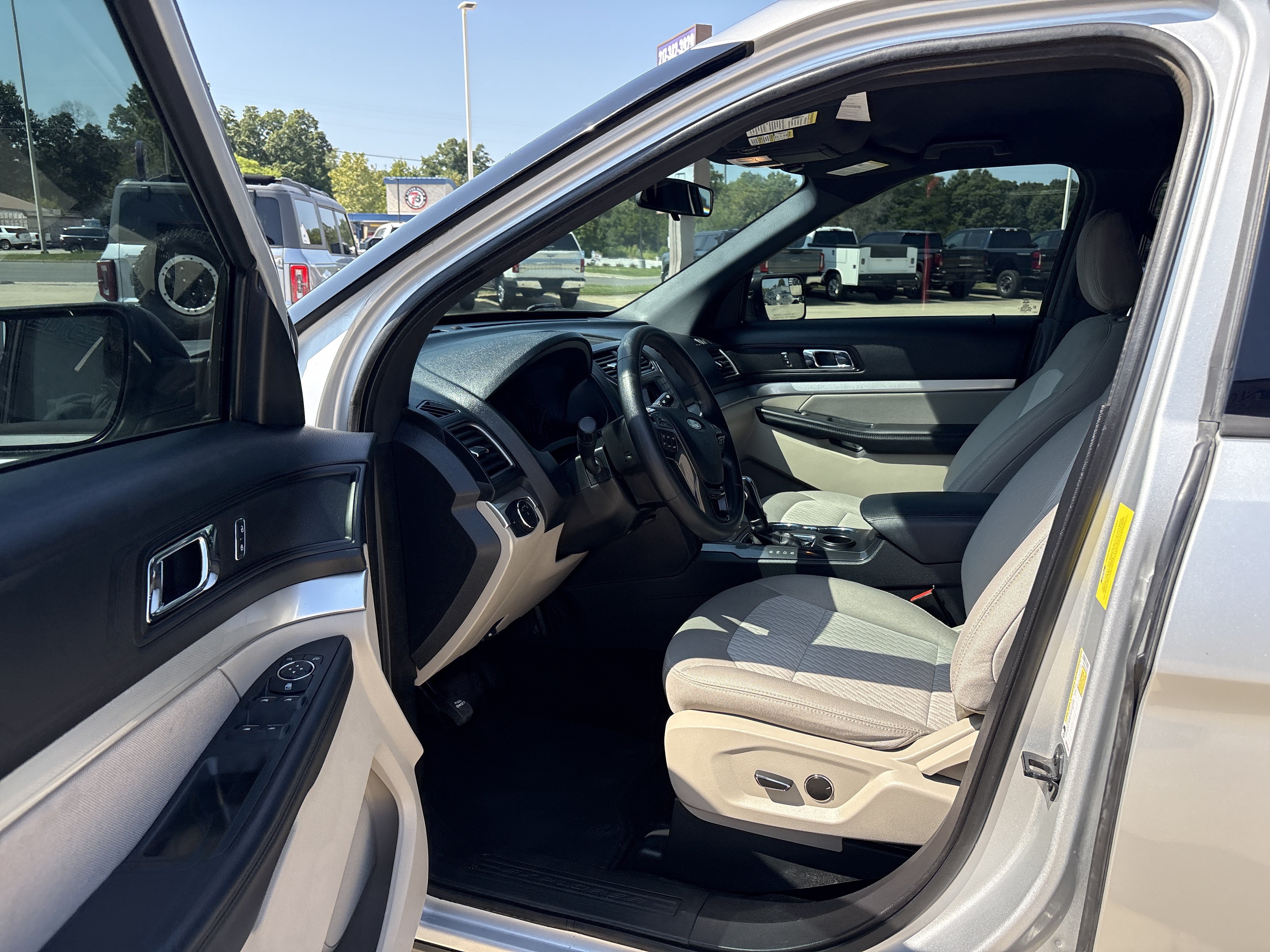 Used 2018 Ford Explorer FWD image 13