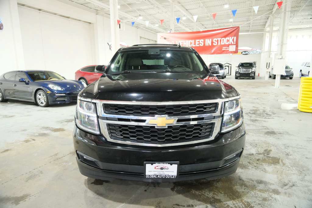 Used 2018 Chevrolet Suburban LT RWD image 3