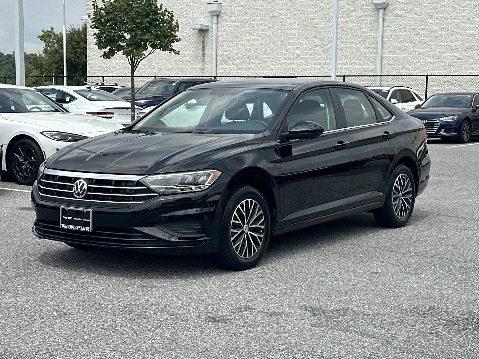 Used 2020 Volkswagen Jetta SE FWD image 1