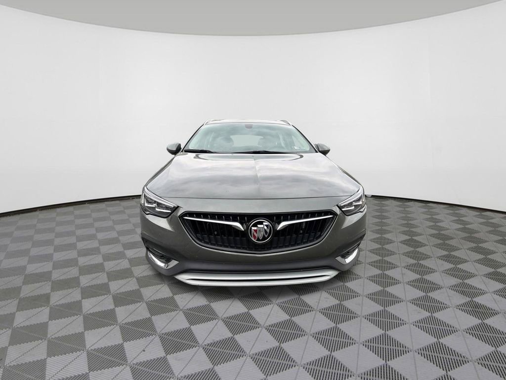 Used 2018 Buick Regal Essence w/ Driver Confidence Package #1 AWD/4WD image 2