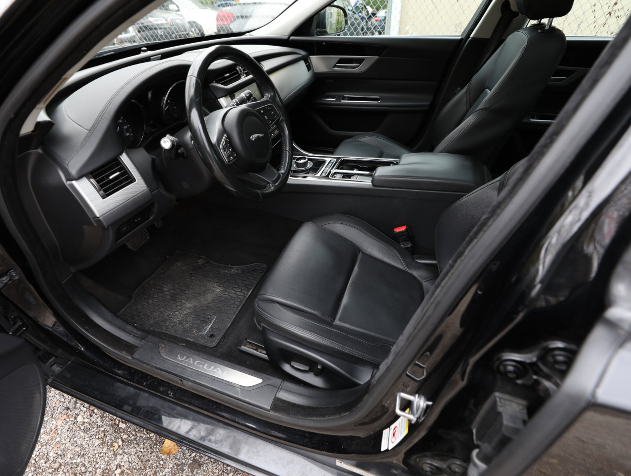 Used 2017 Jaguar XF Premium image 16