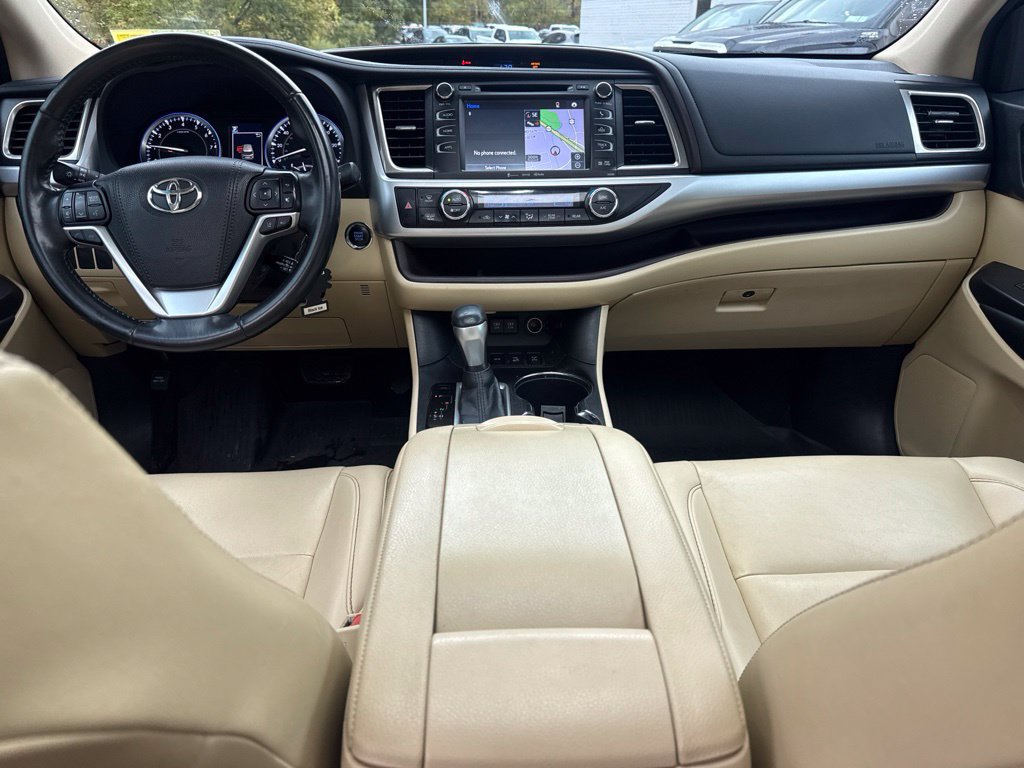Used 2019 Toyota Highlander XLE AWD/4WD image 17