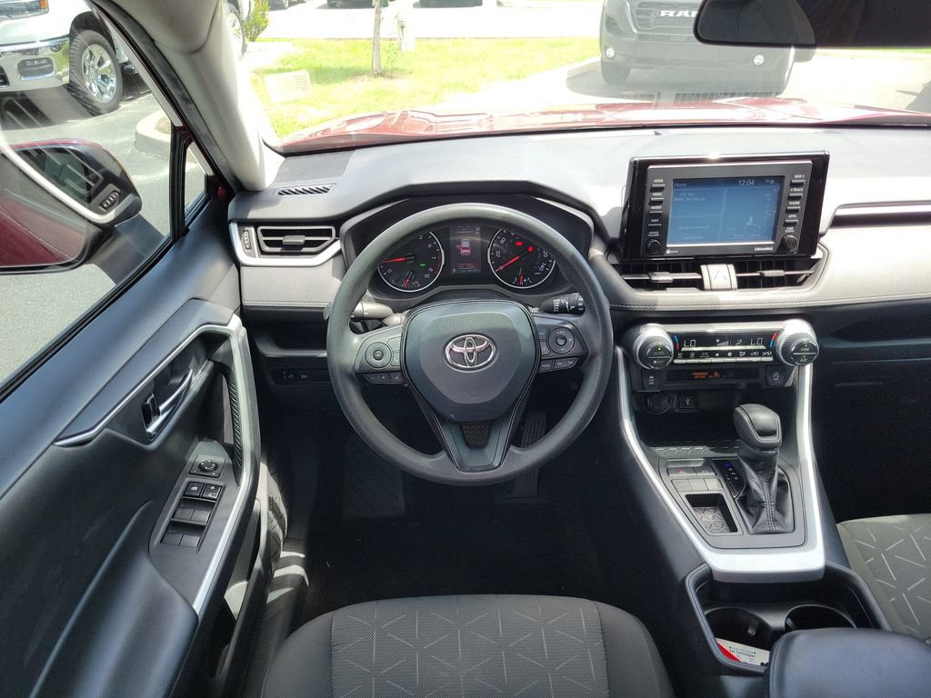 Used 2021 Toyota RAV4 XLE w/ Convenience Package FWD image 14