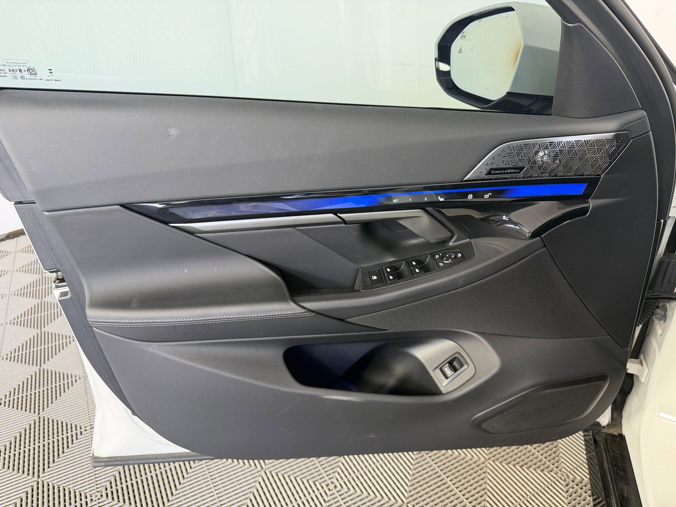 Used 2024 BMW i5 eDrive40i w/ M Sport Package RWD image 12