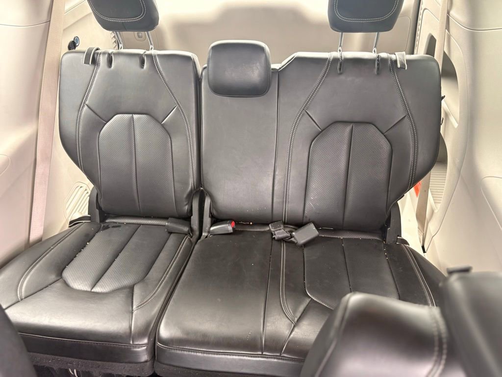 Used 2023 Chrysler Pacifica Touring-L FWD image 13