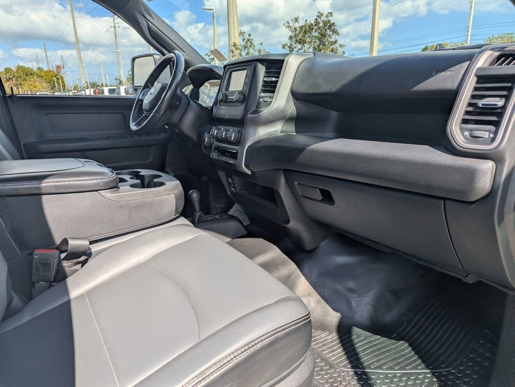 Used 2024 RAM 2500 Tradesman w/ Chrome Appearance Group image 9