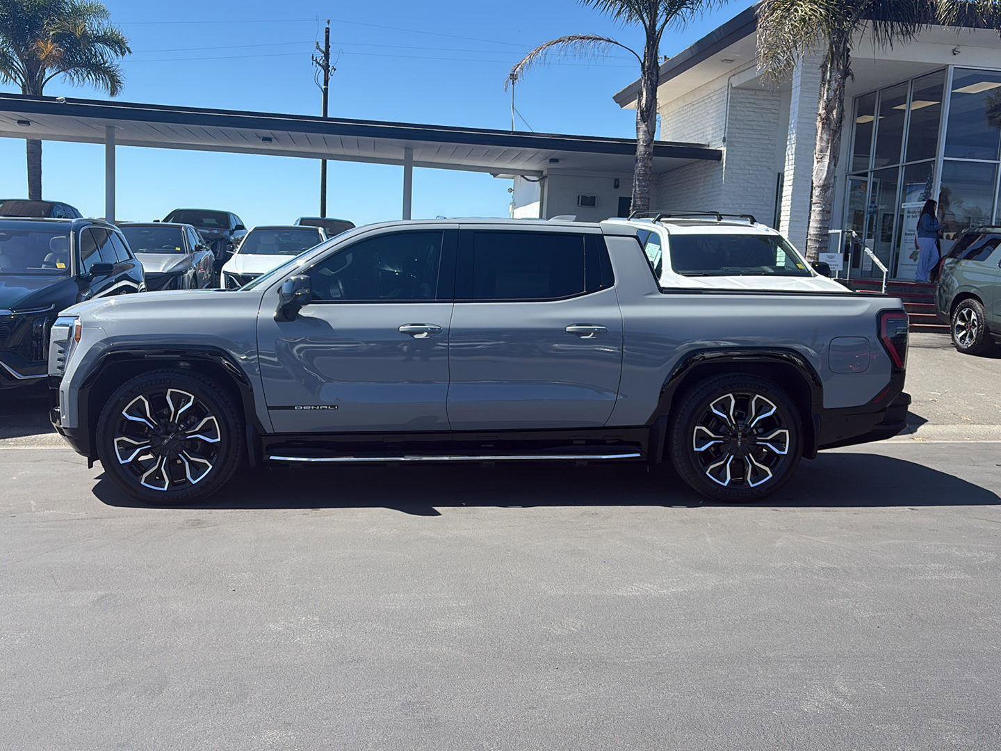 Used 2024 GMC Sierra EV Denali AWD/4WD image 2