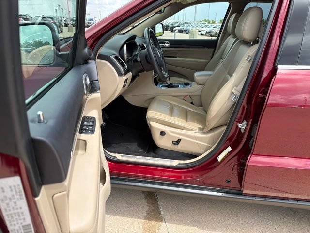 Used 2019 Jeep Grand Cherokee Limited w/ Trailer Tow Group IV AWD/4WD image 18