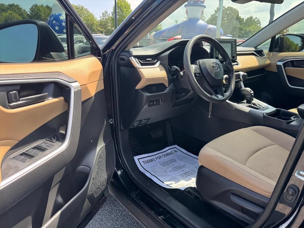 Used 2020 Toyota RAV4 LE FWD image 13