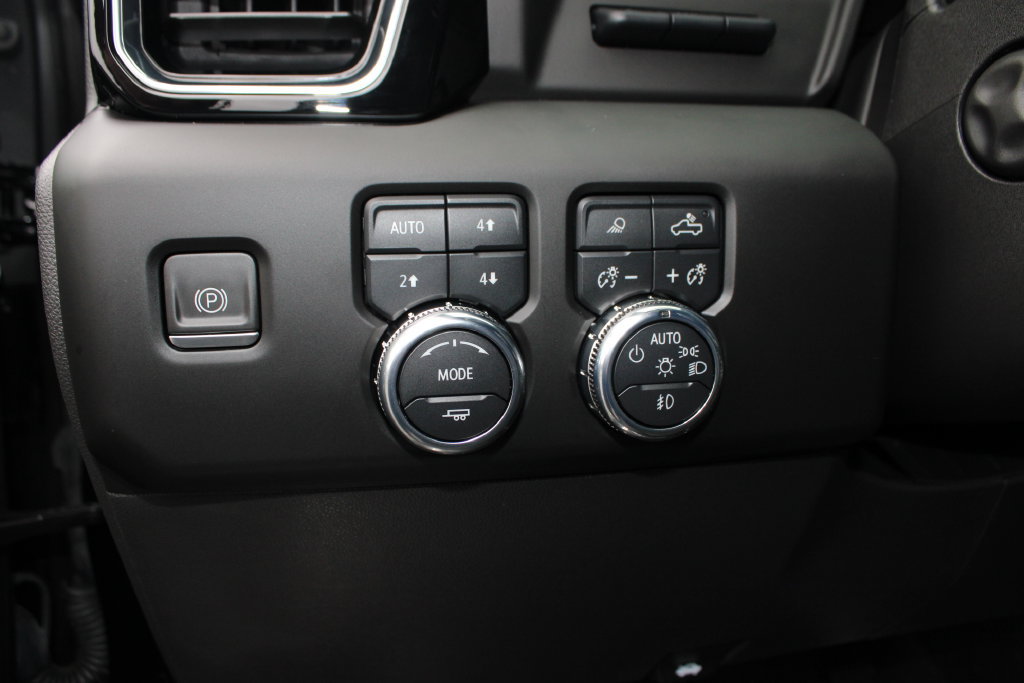 Used 2023 GMC Sierra 1500 Denali w/ Technology Package AWD/4WD image 30