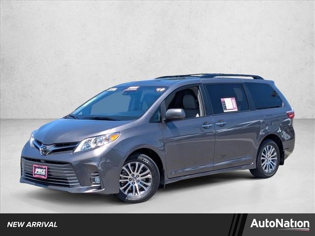 Used 2019 Toyota Sienna XLE w/ XLE Navigation Package FWD image 1