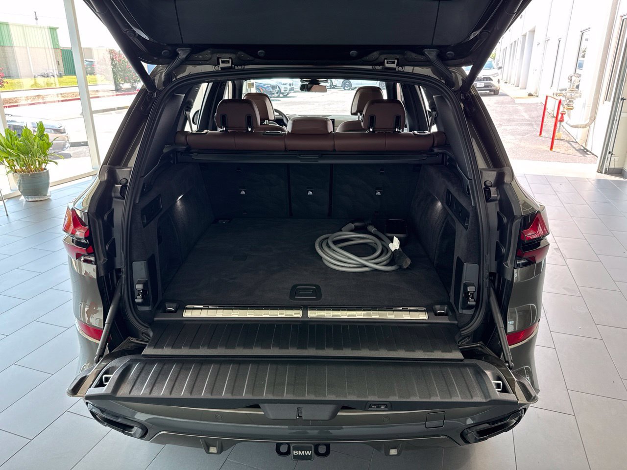 Used 2026 BMW X5 xDrive50e w/ M Sport Package AWD/4WD image 9