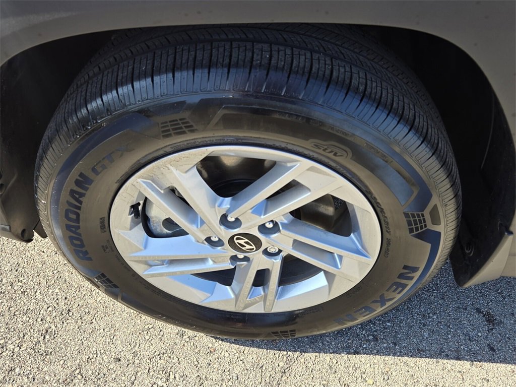 Certified 2025 Hyundai Tucson SE image 10