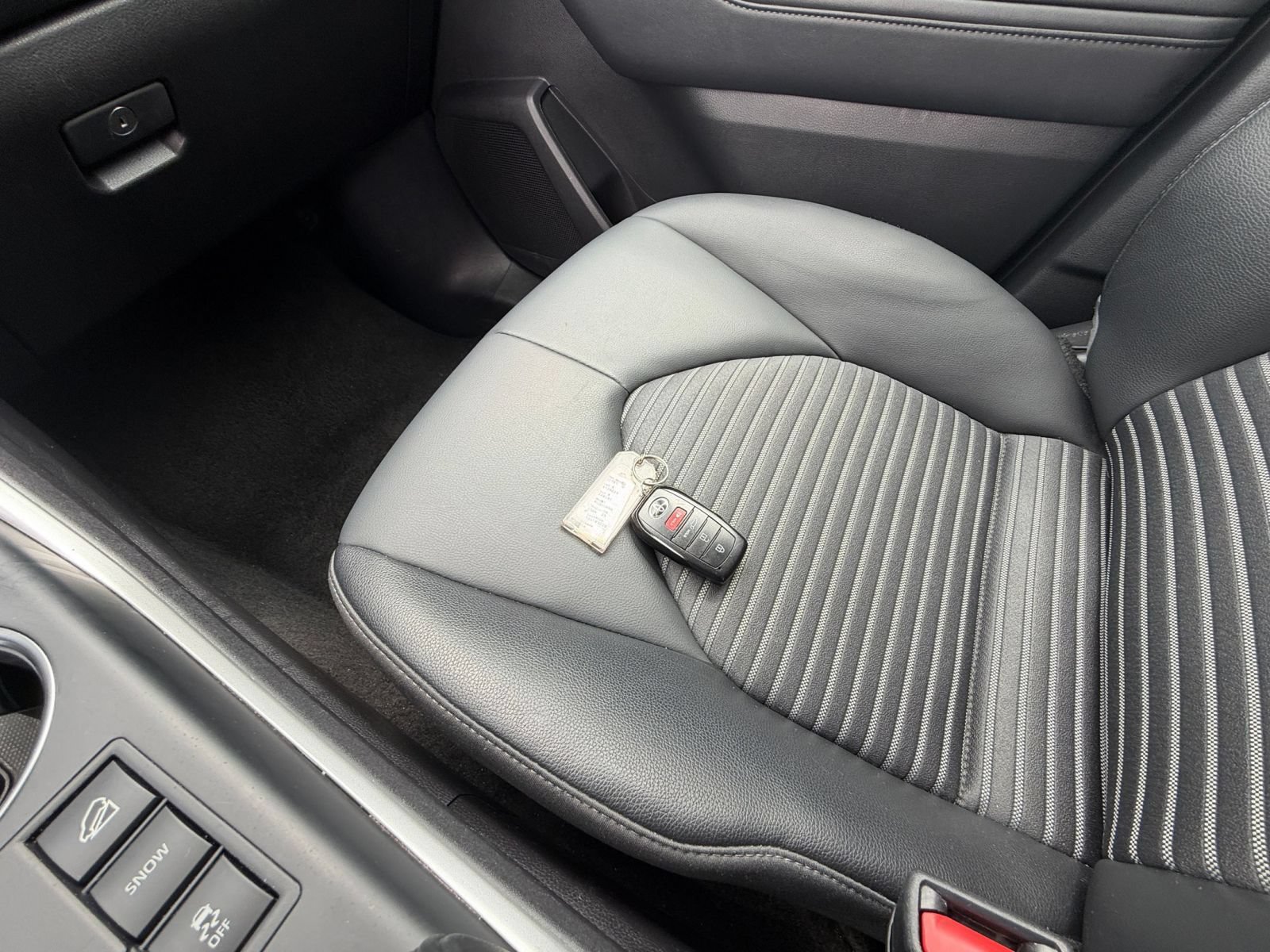 Used 2025 Toyota Highlander XSE AWD/4WD image 23