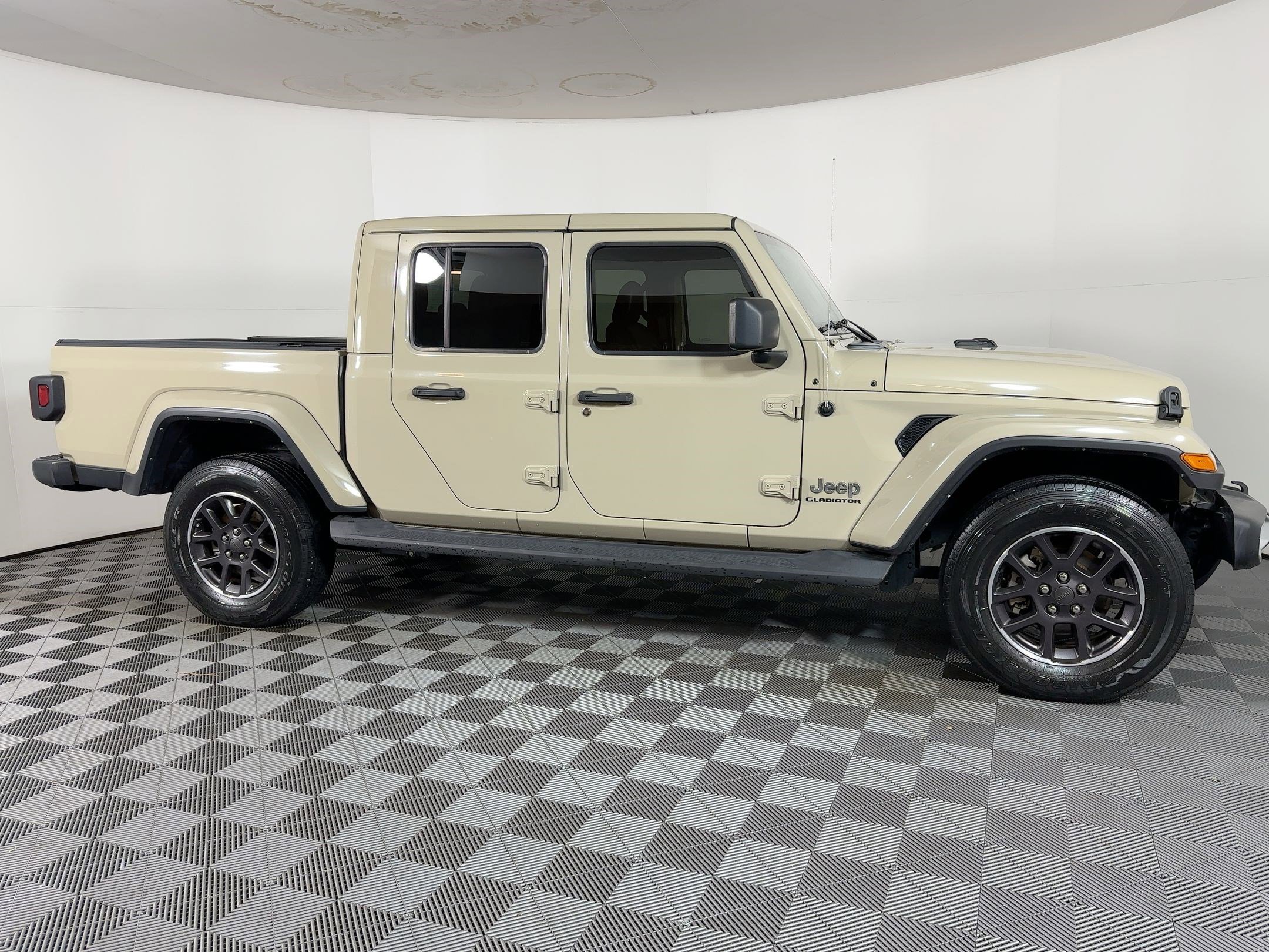 Used 2022 Jeep Gladiator Overland w/ Popular Equipment Package image 7