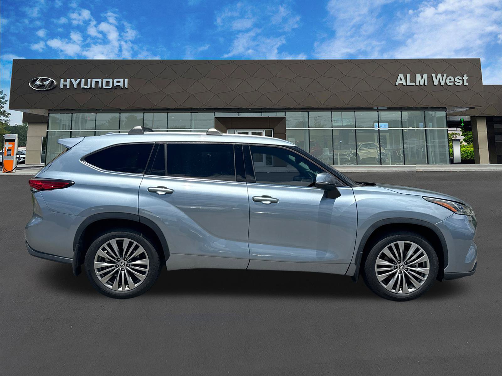 Used 2021 Toyota Highlander Platinum AWD/4WD image 4