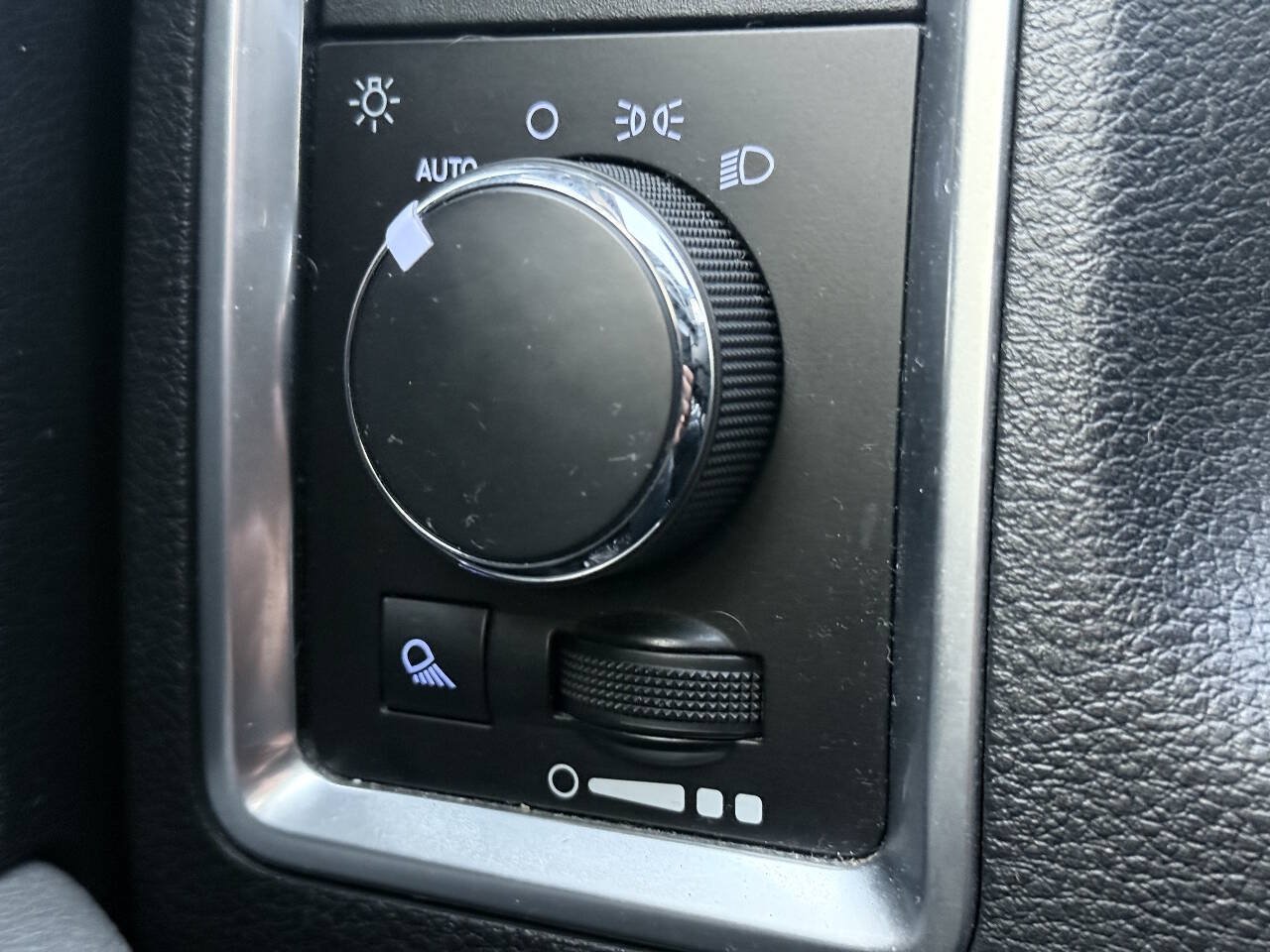 Used 2017 RAM 1500 Classic SLT AWD/4WD image 28