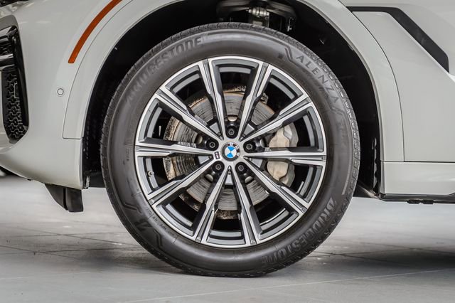 Used 2022 BMW X6 xDrive40i w/ M Sport Package AWD/4WD image 10