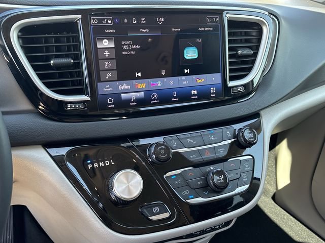 Used 2024 Chrysler Pacifica Touring-L image 15