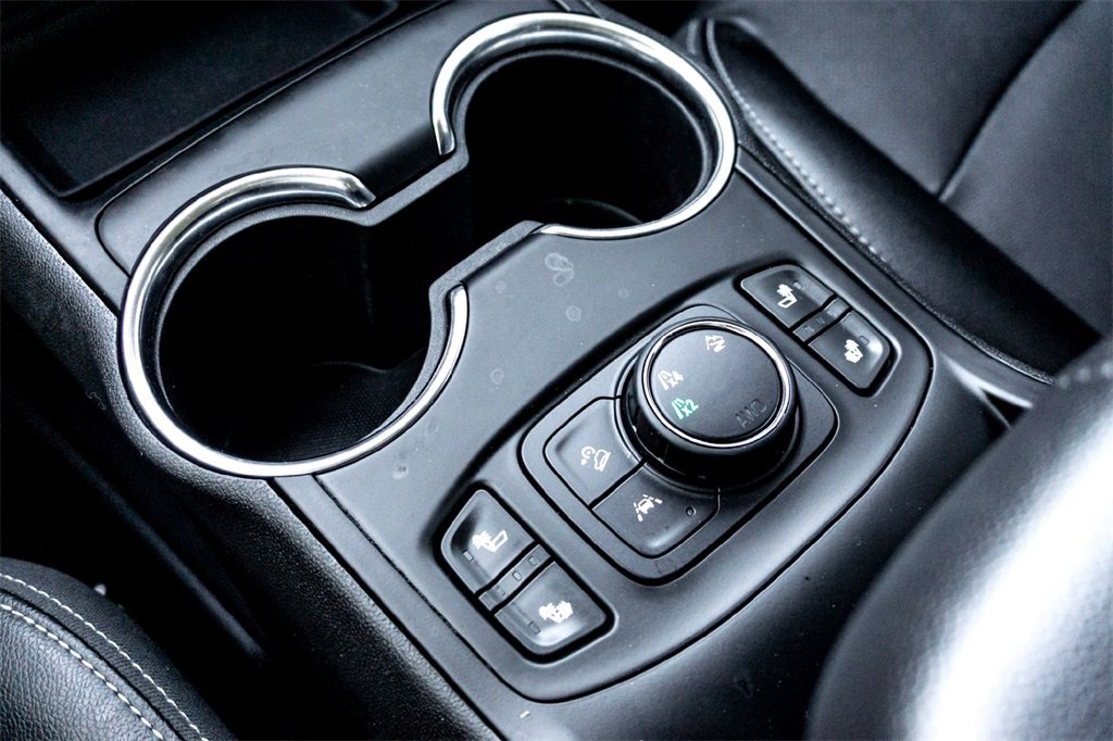 Used 2024 GMC Terrain SLT image 26