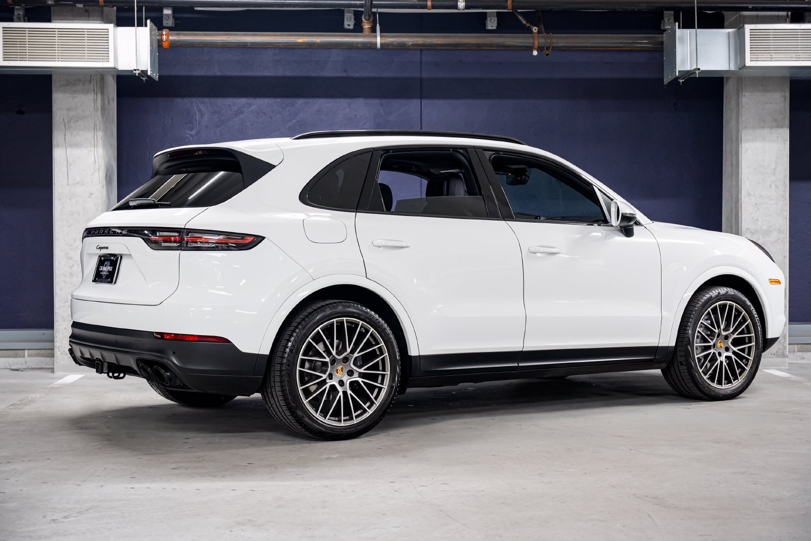 Used 2023 Porsche Cayenne Platinum Edition AWD/4WD image 3