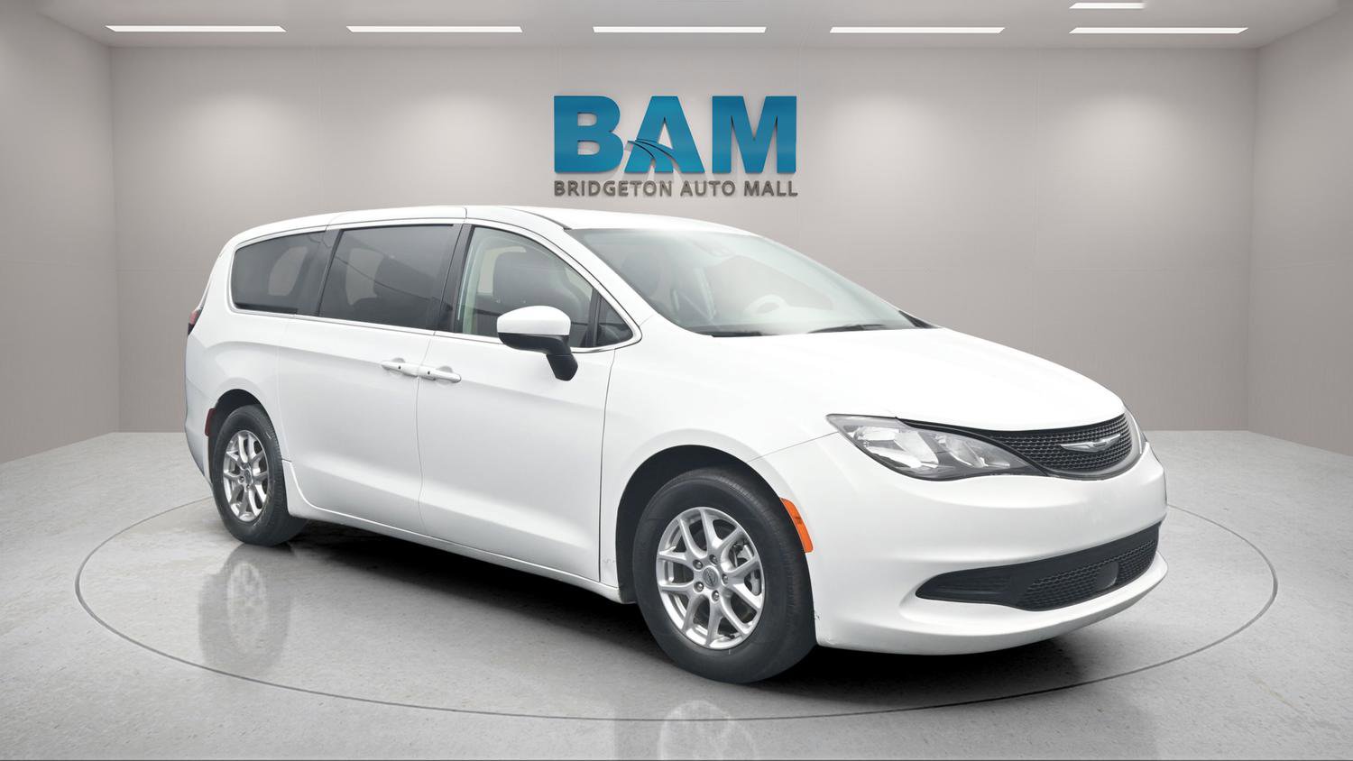 Used 2023 Chrysler Voyager LX image 9