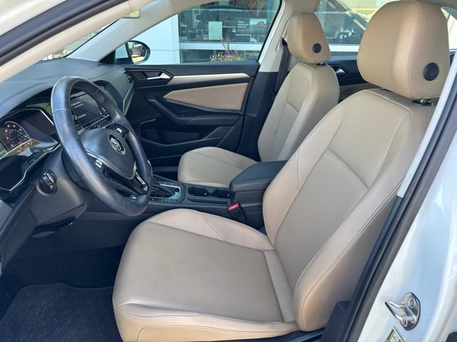 Used 2019 Volkswagen Jetta SE w/ Cold Weather Package FWD image 11