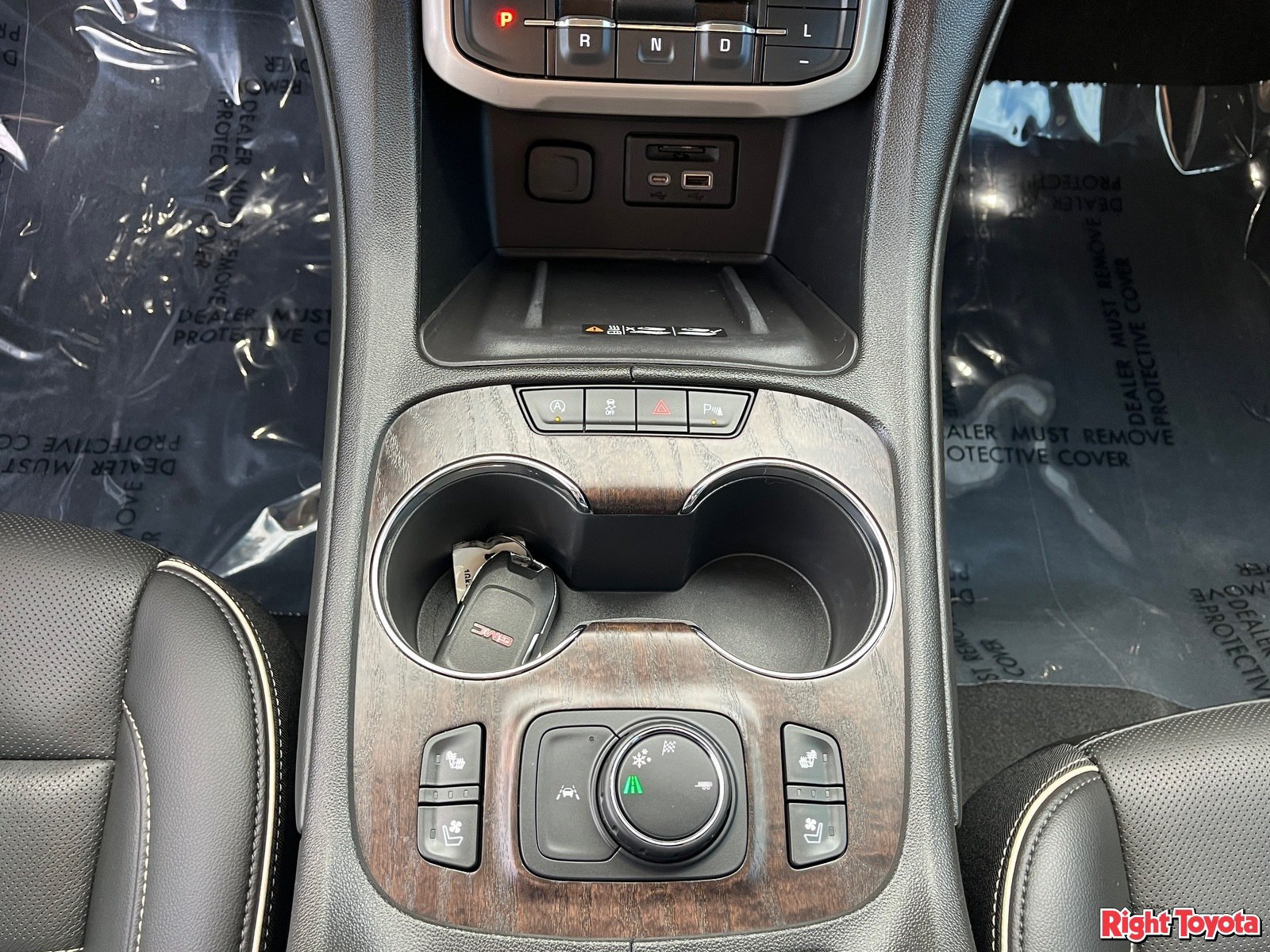 Used 2023 GMC Acadia Denali w/ Denali Ultimate Package FWD image 30
