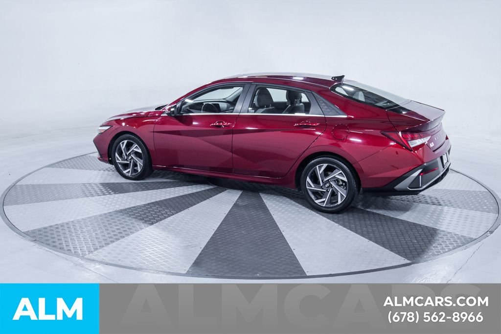 Used 2025 Hyundai Elantra Limited FWD image 5