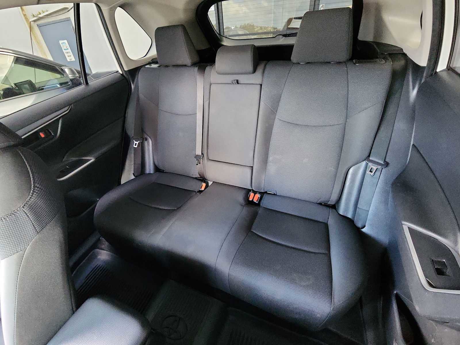 Used 2022 Toyota RAV4 LE FWD image 22