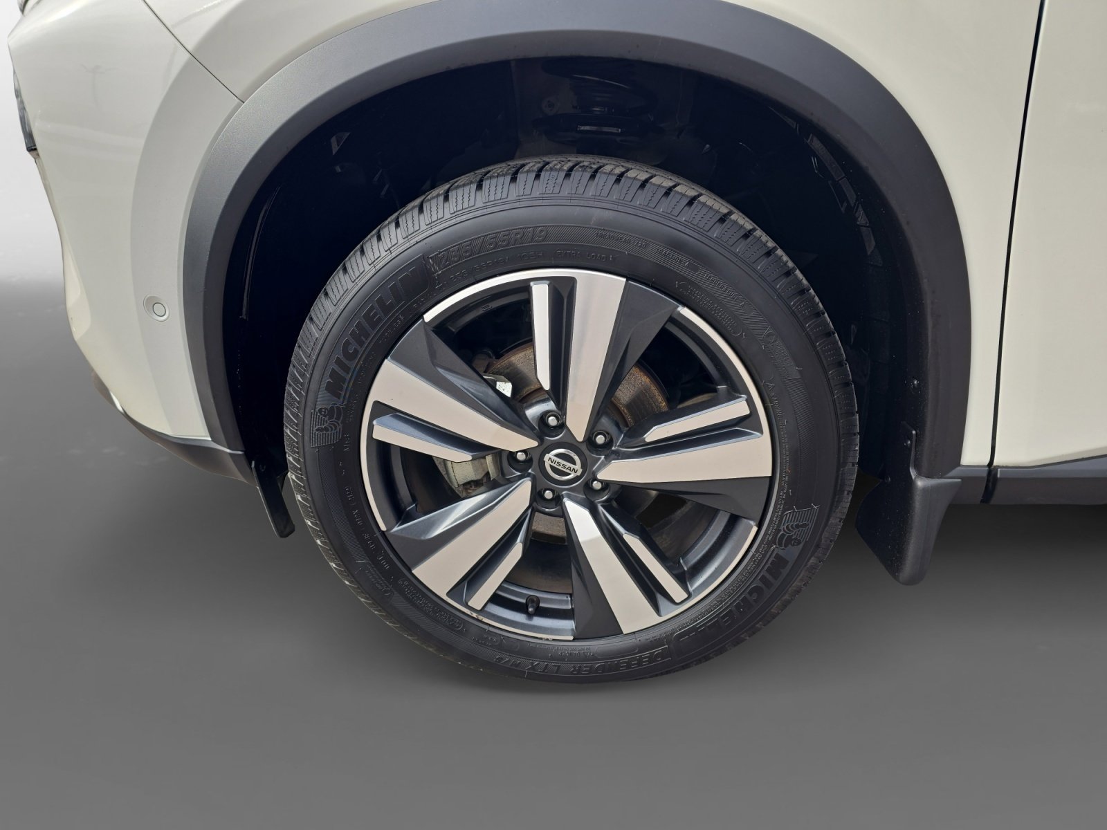 Used 2021 Nissan Rogue Platinum image 9