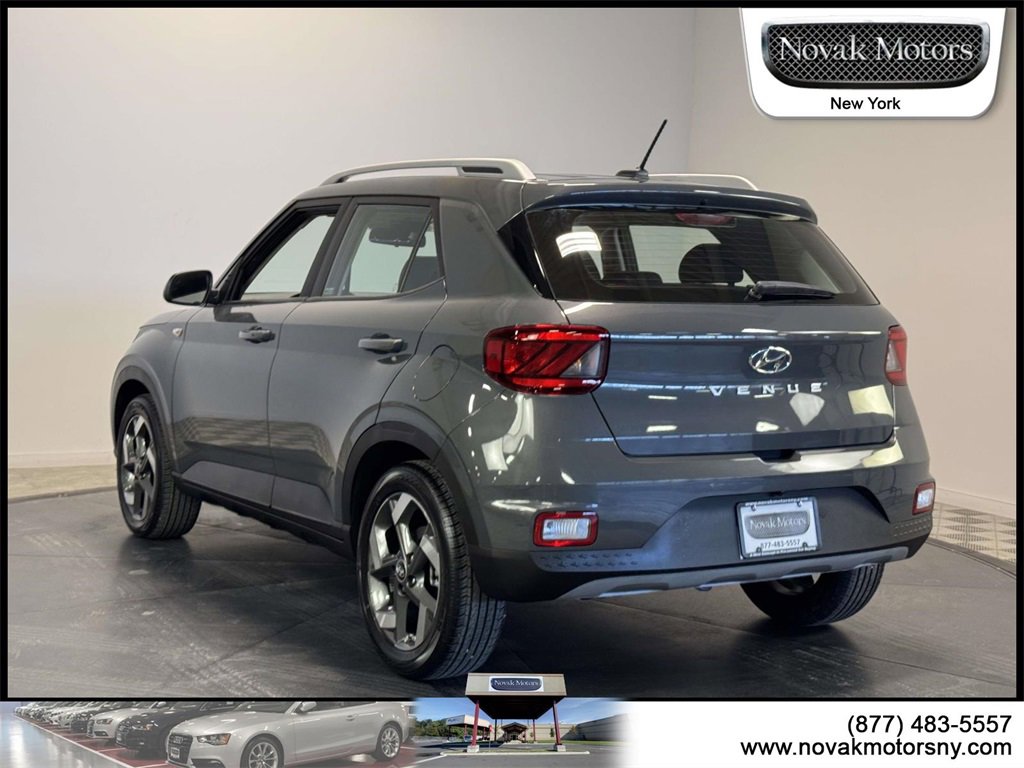 Used 2025 Hyundai Venue SEL image 7