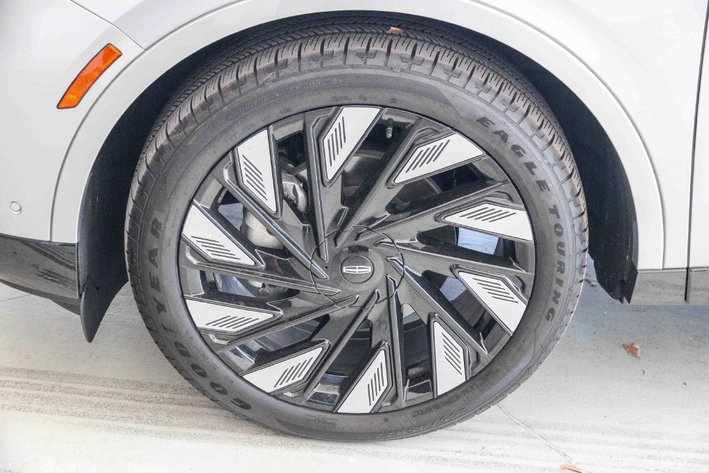 Used 2024 Lincoln Nautilus Reserve w/ Equipment Group 202A AWD/4WD image 11