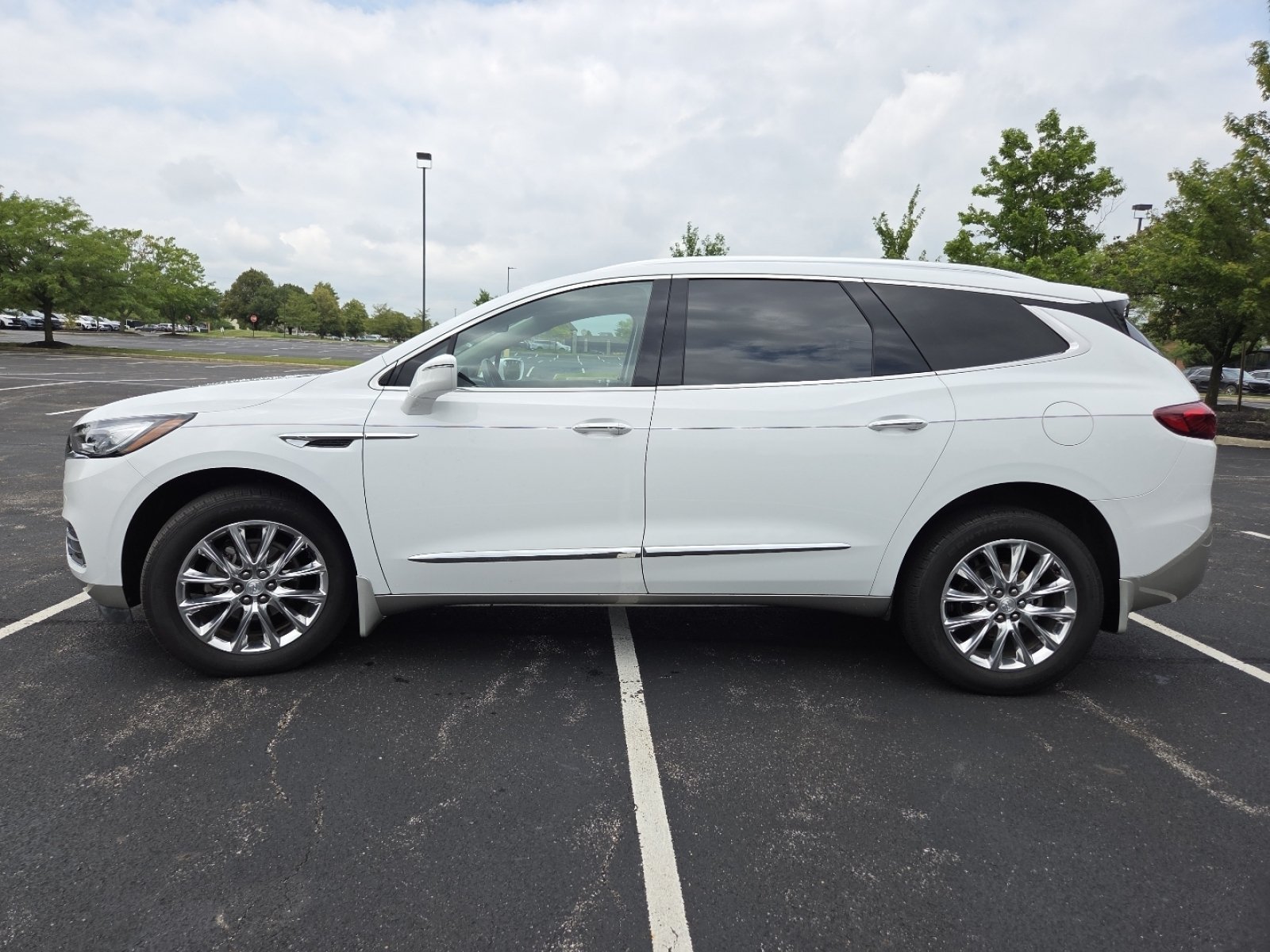 Used 2020 Buick Enclave Premium w/ Sun and Sites Package FWD image 19
