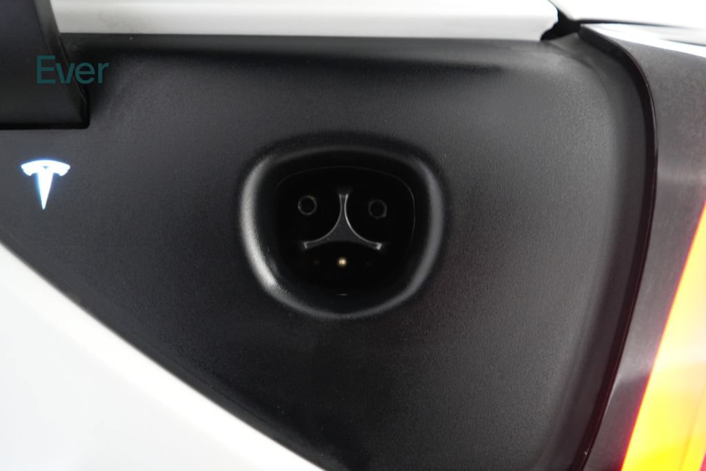 Used 2024 Tesla Model Y Performance AWD/4WD image 10