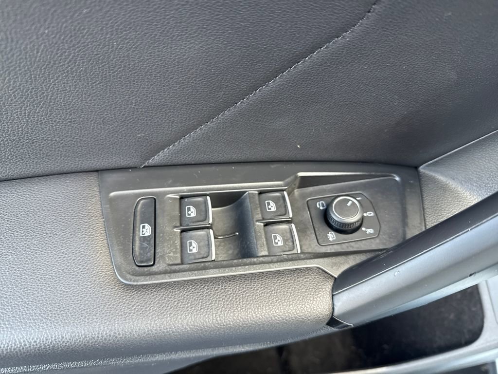 Used 2019 Volkswagen Tiguan SEL Premium w/ 3rd Row Seat Package image 11